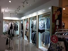 精品服装展柜 你的绝佳选择